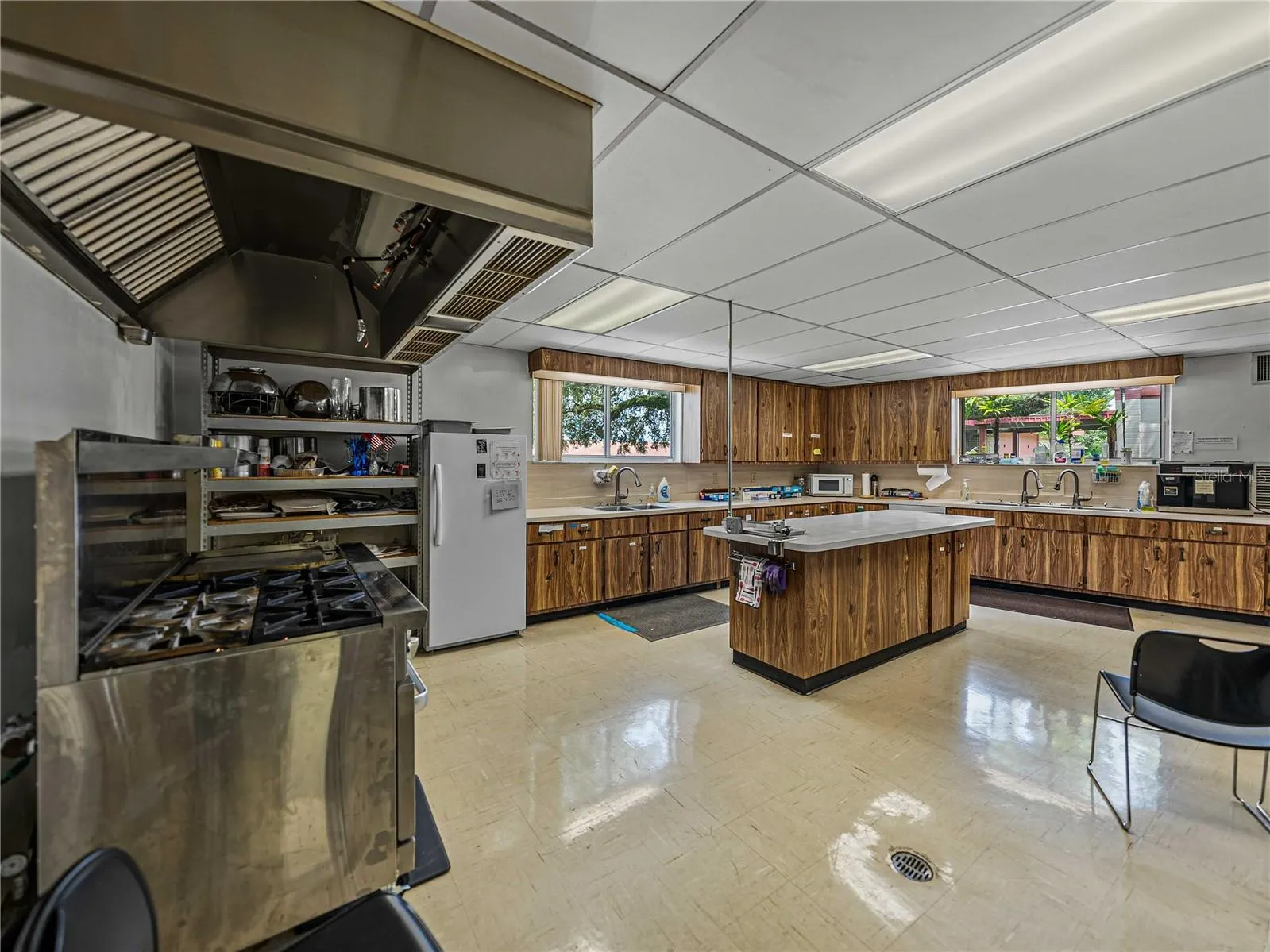 211 EASTON DR