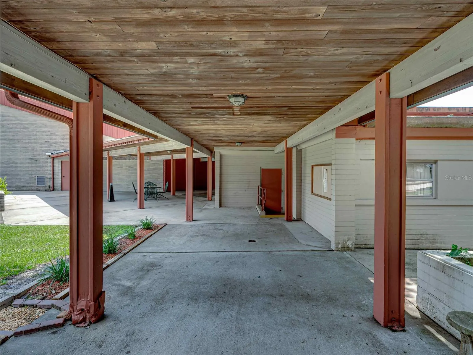 211 EASTON DR