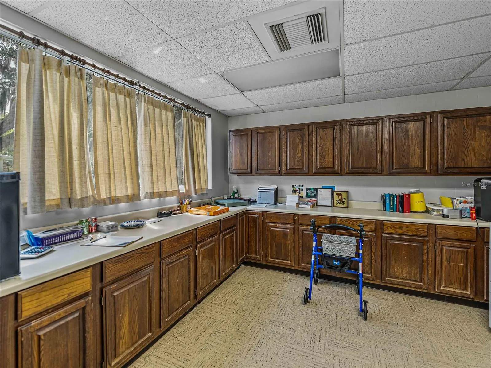 211 EASTON DR