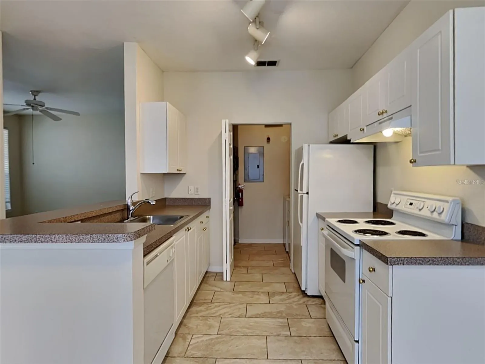 832 GRAND REGENCY PT #102, #102