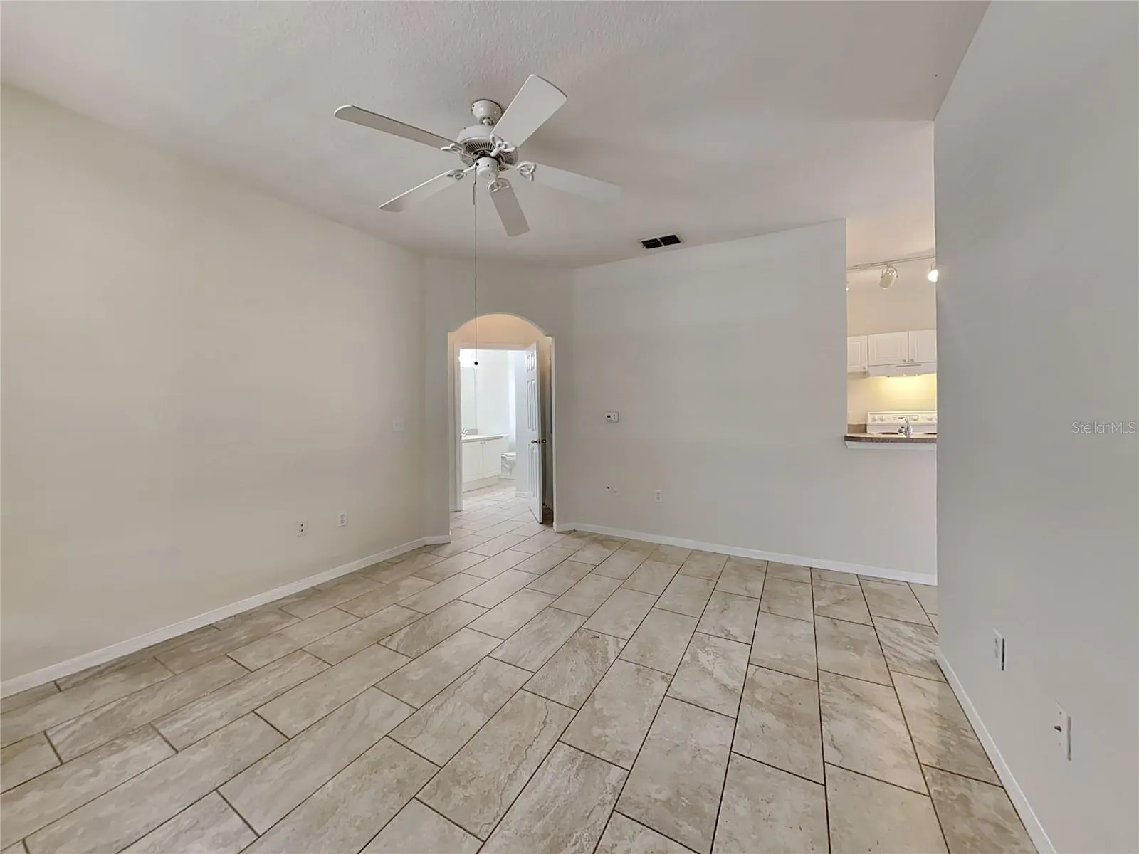 832 GRAND REGENCY PT #102, #102