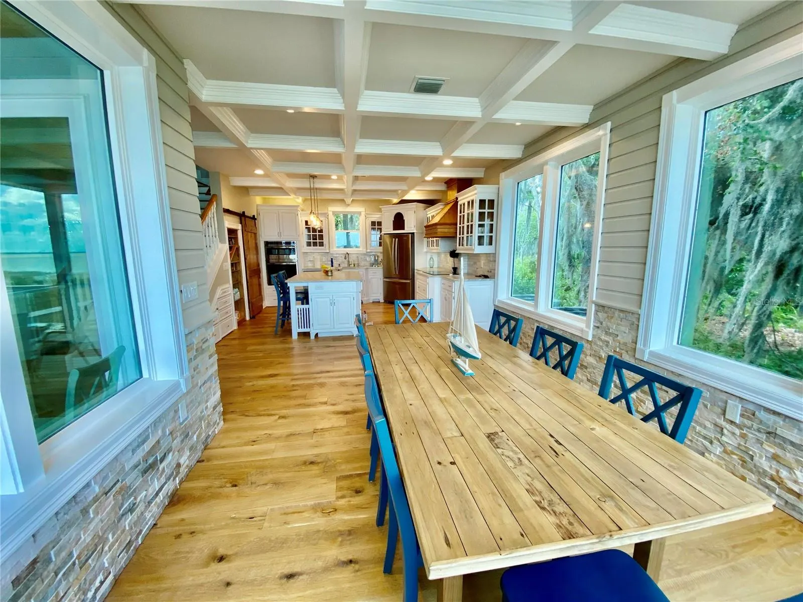 424 LAKE MIRROR DR