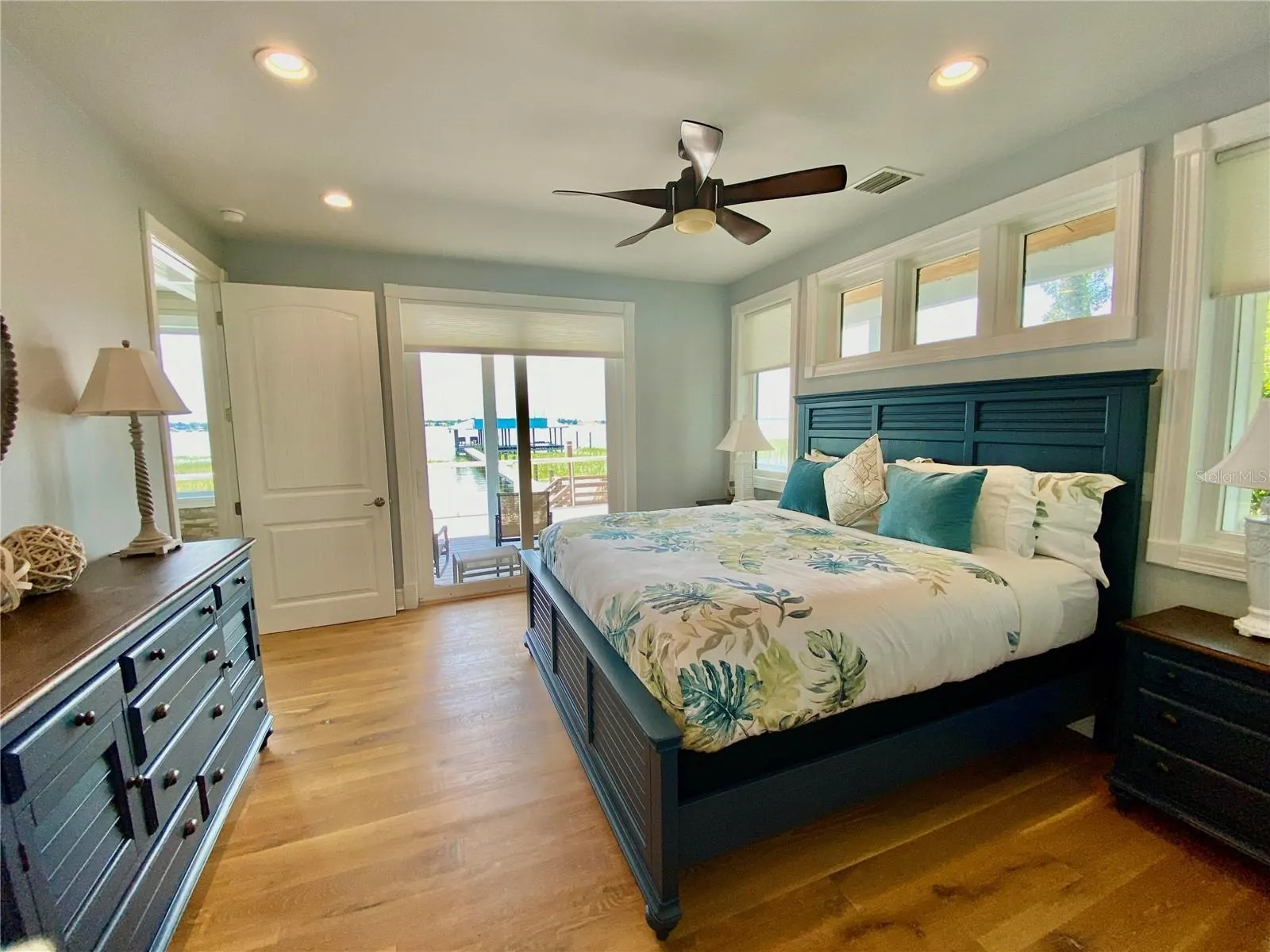 424 LAKE MIRROR DR