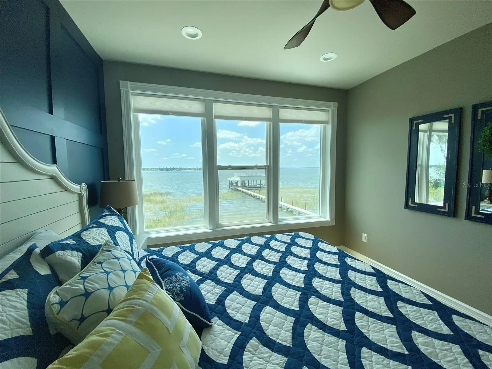 424 LAKE MIRROR DR