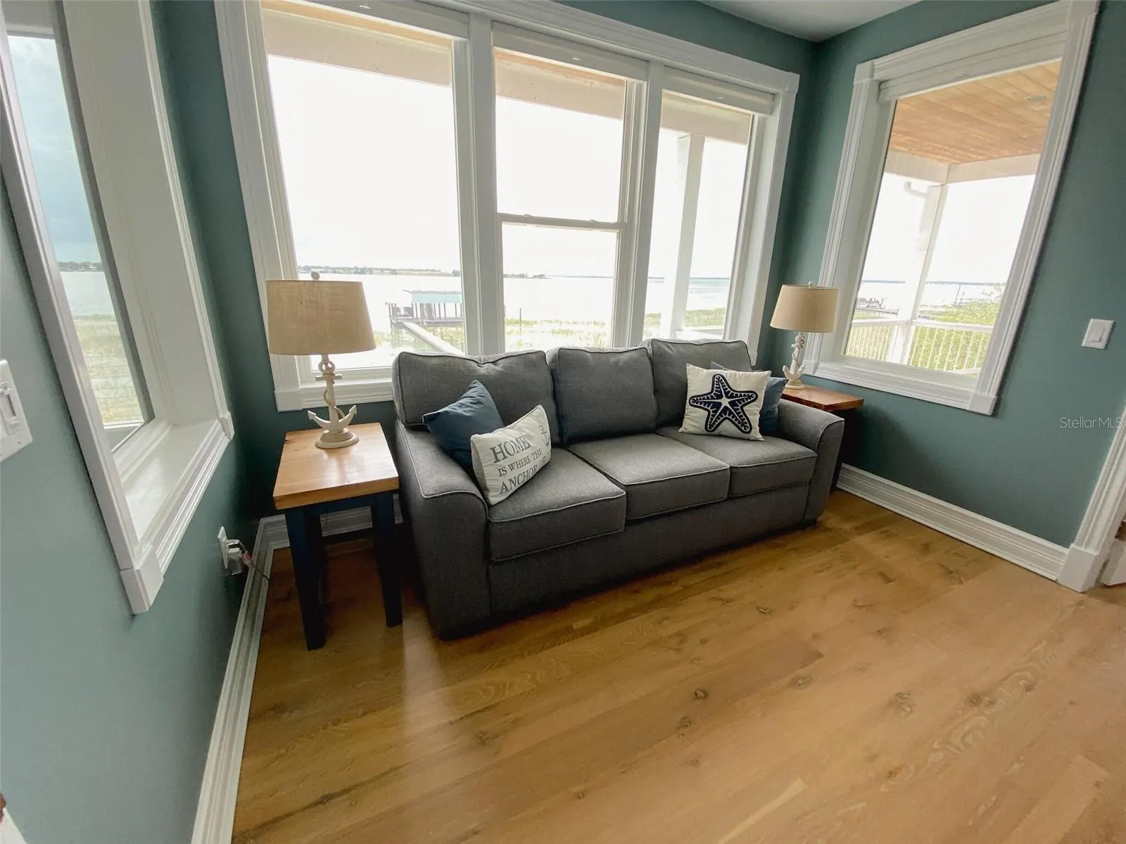 424 LAKE MIRROR DR