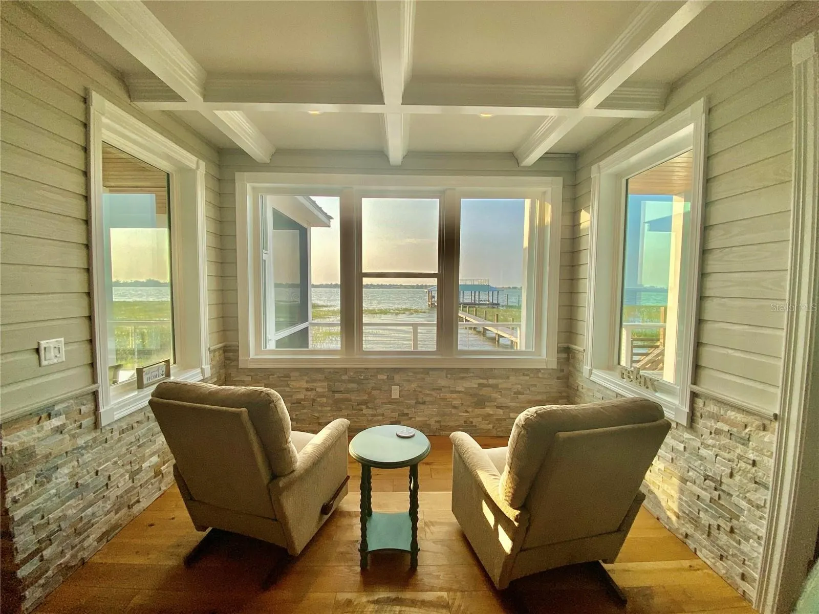 424 LAKE MIRROR DR