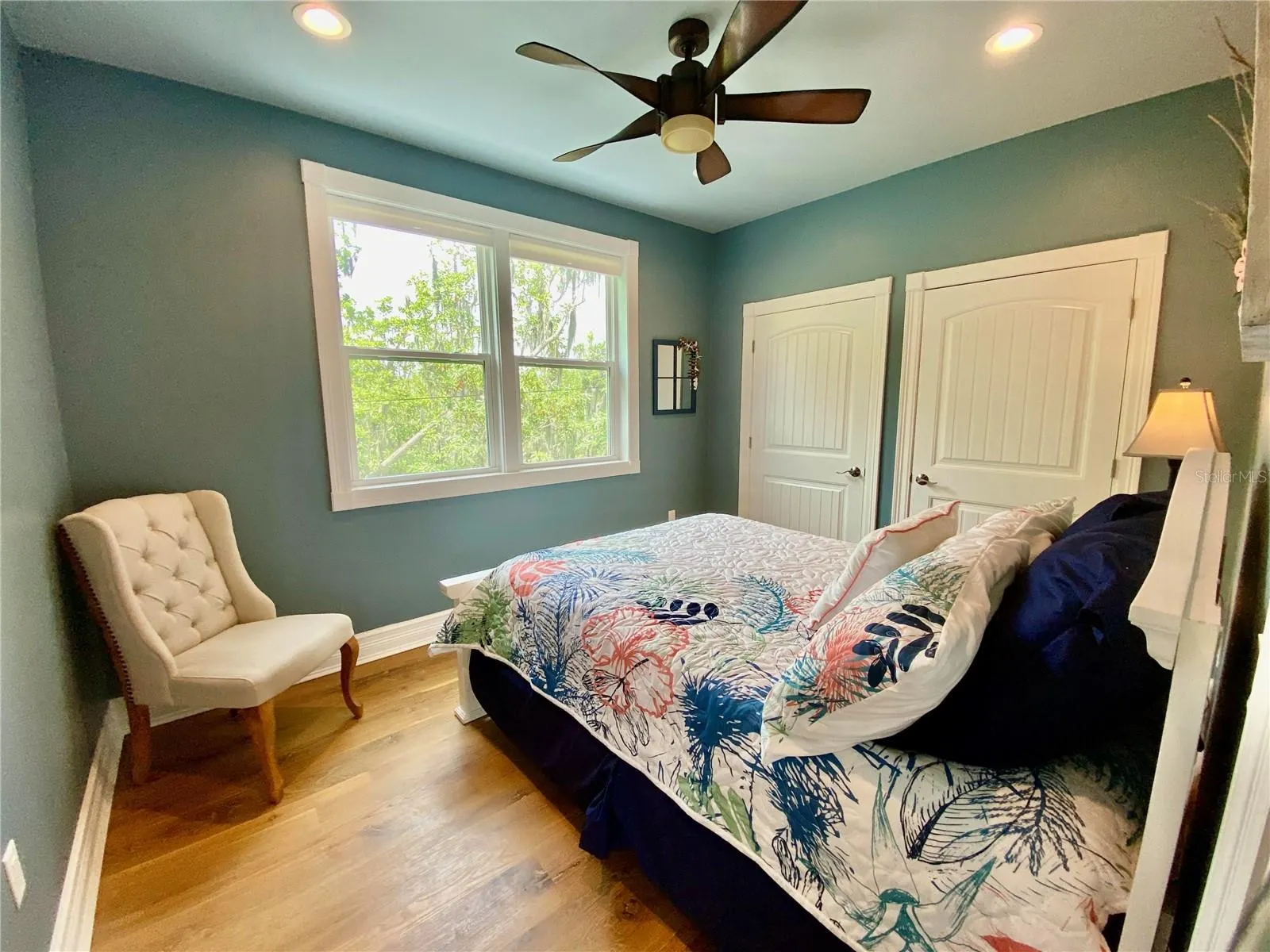 424 LAKE MIRROR DR