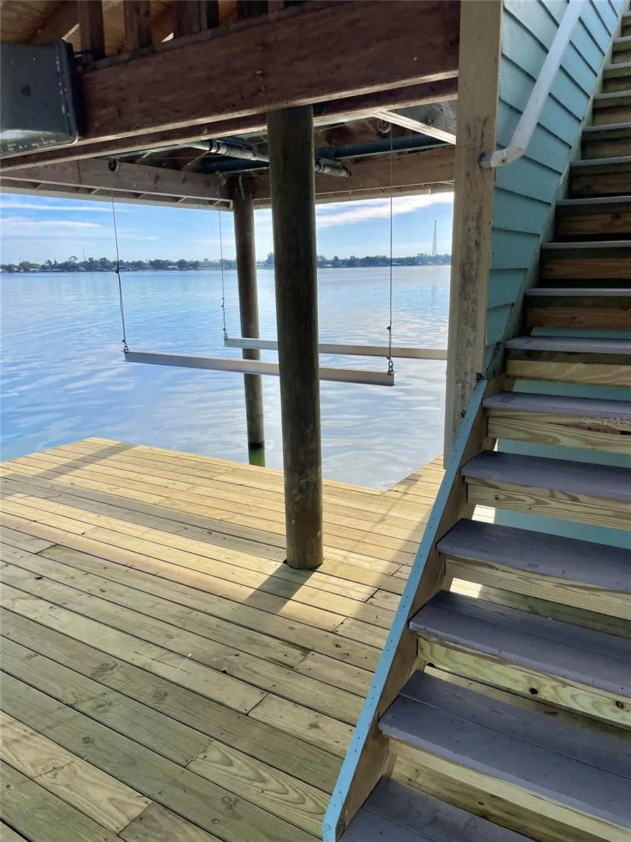 424 LAKE MIRROR DR