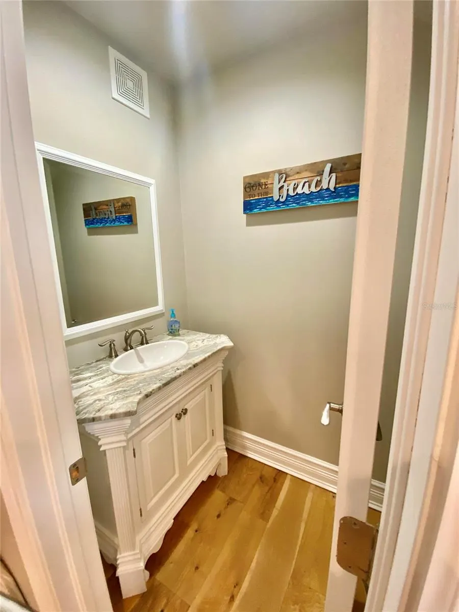 424 LAKE MIRROR DR