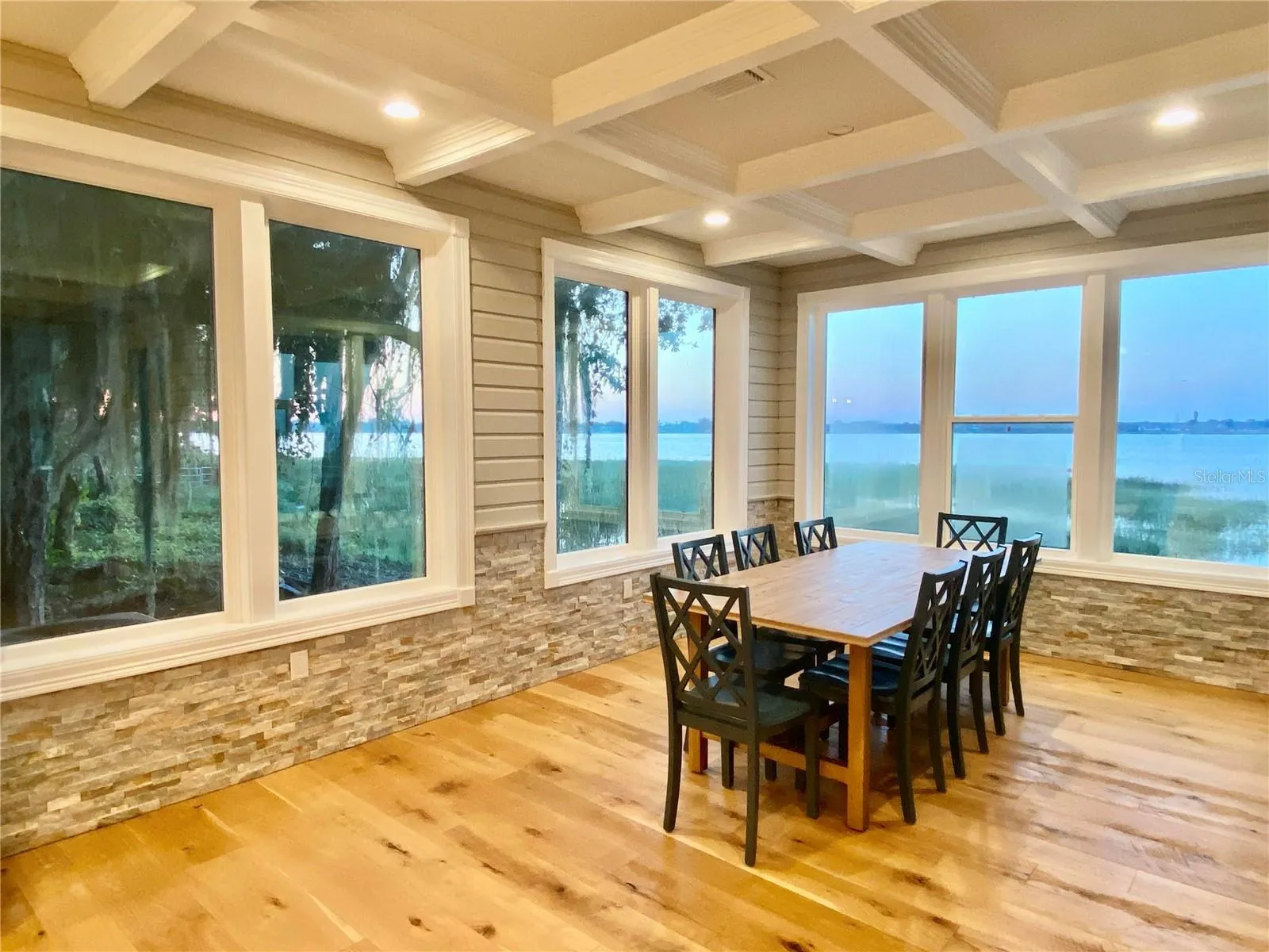 424 LAKE MIRROR DR
