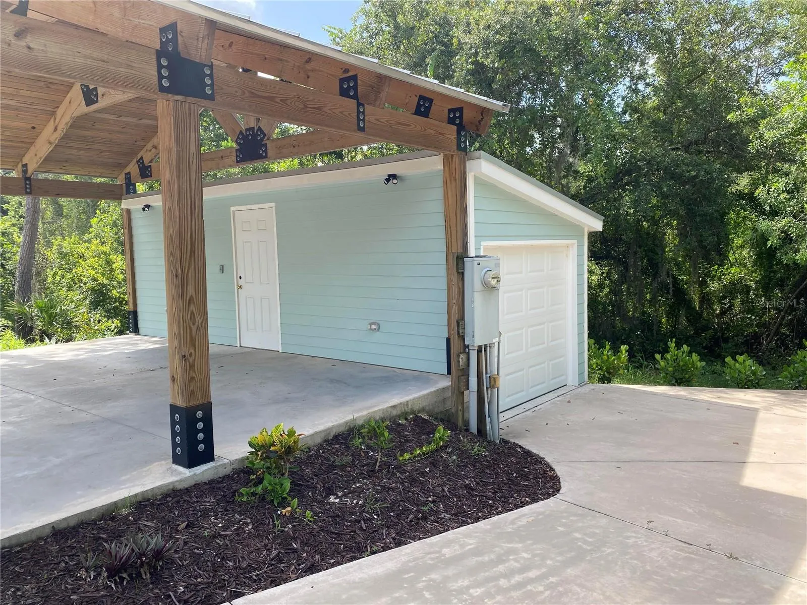 424 LAKE MIRROR DR
