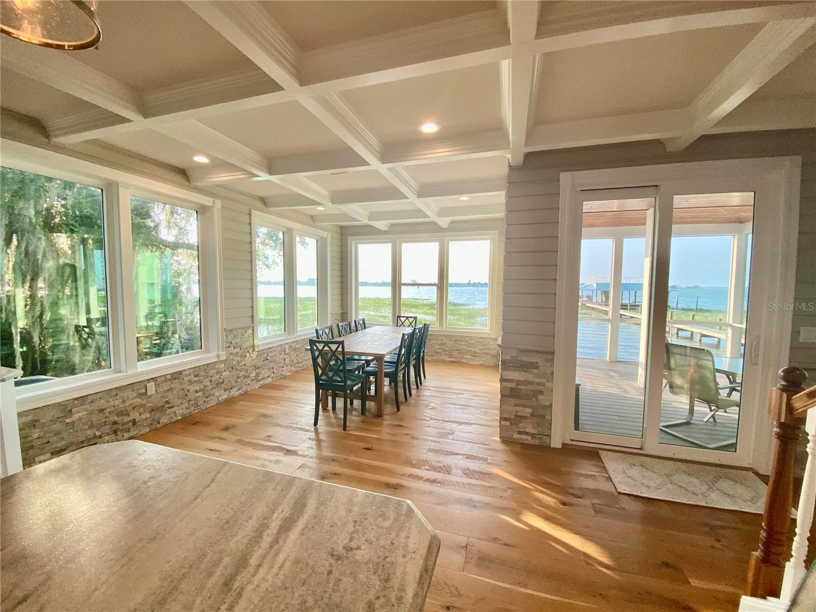 424 LAKE MIRROR DR