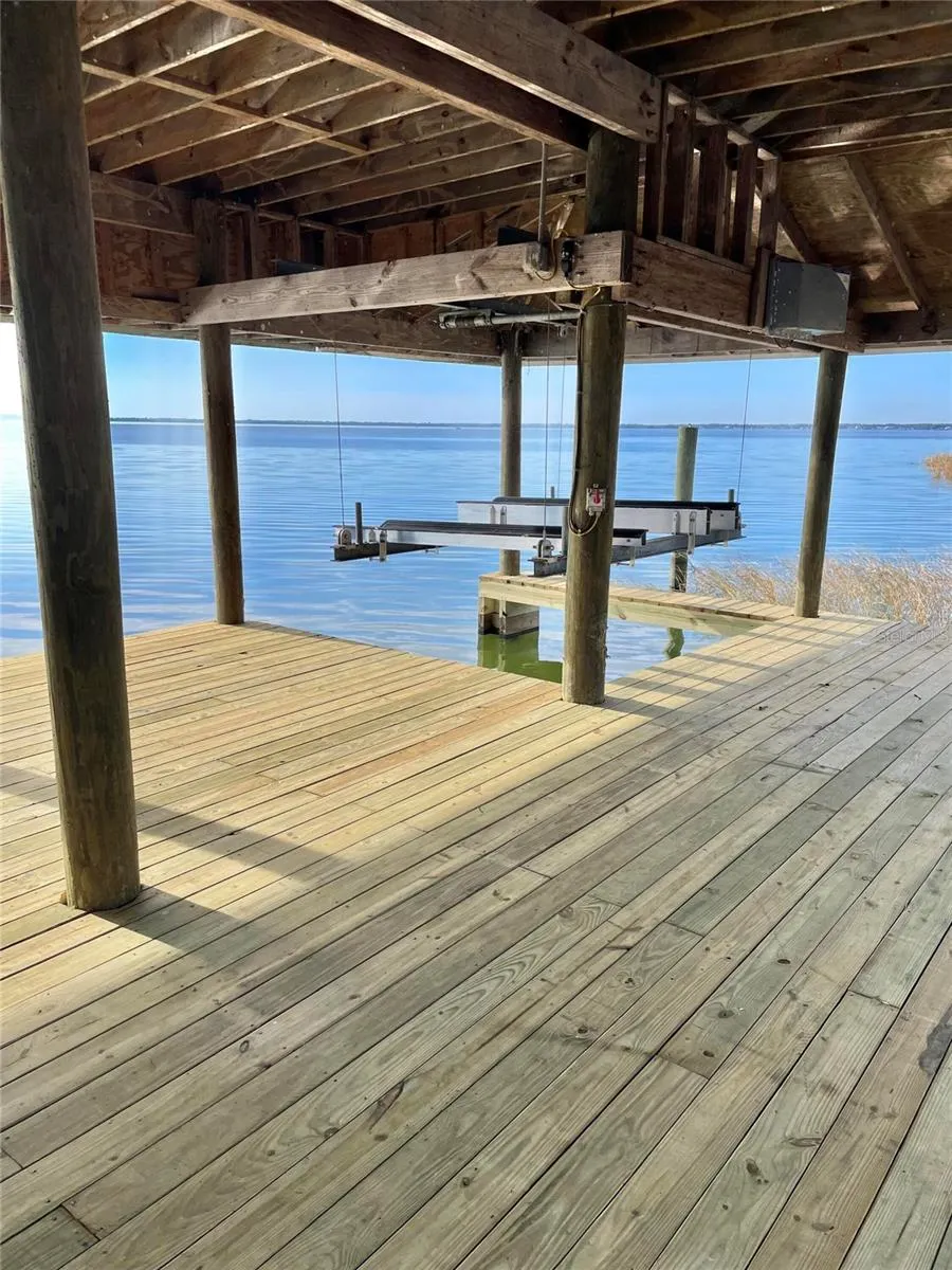 424 LAKE MIRROR DR
