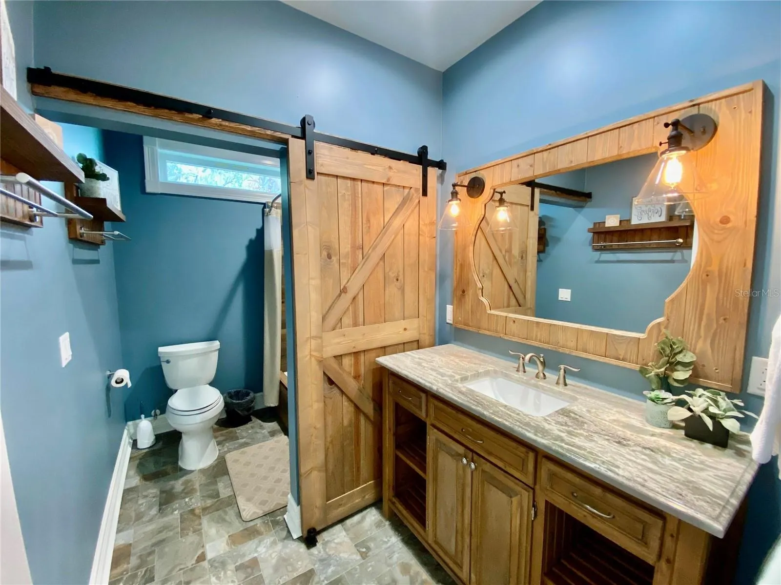 424 LAKE MIRROR DR