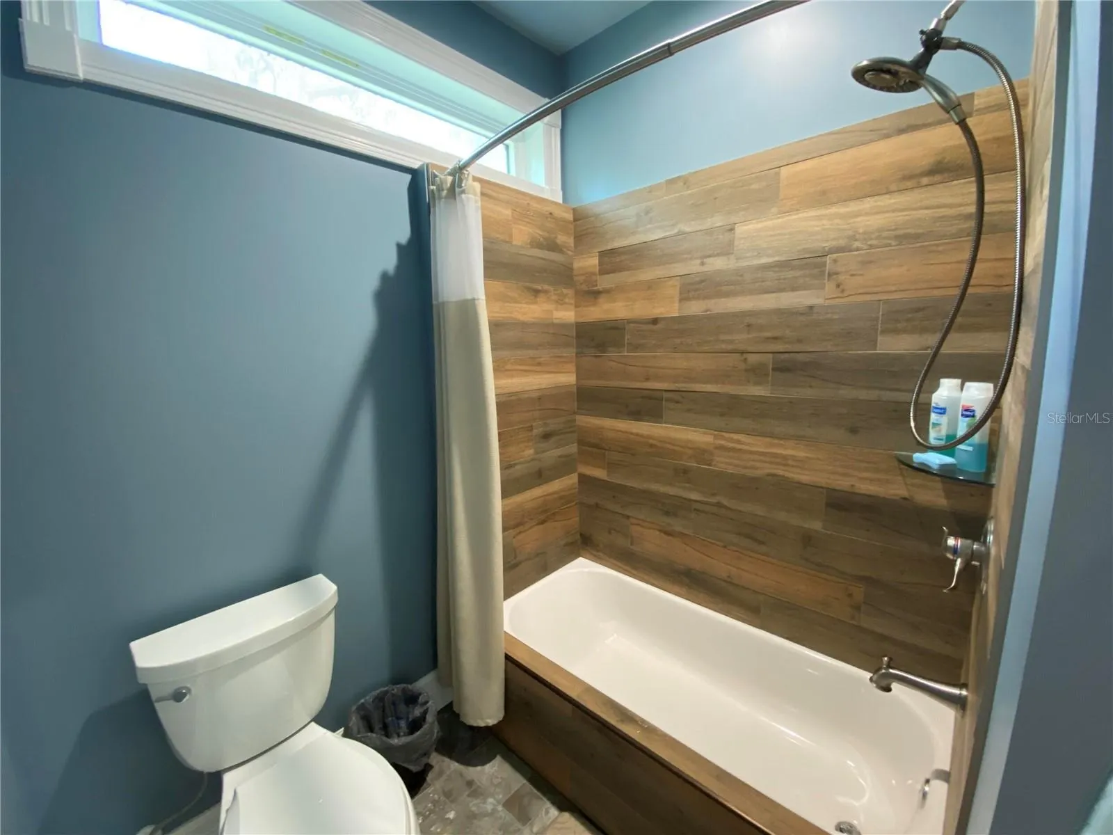 424 LAKE MIRROR DR