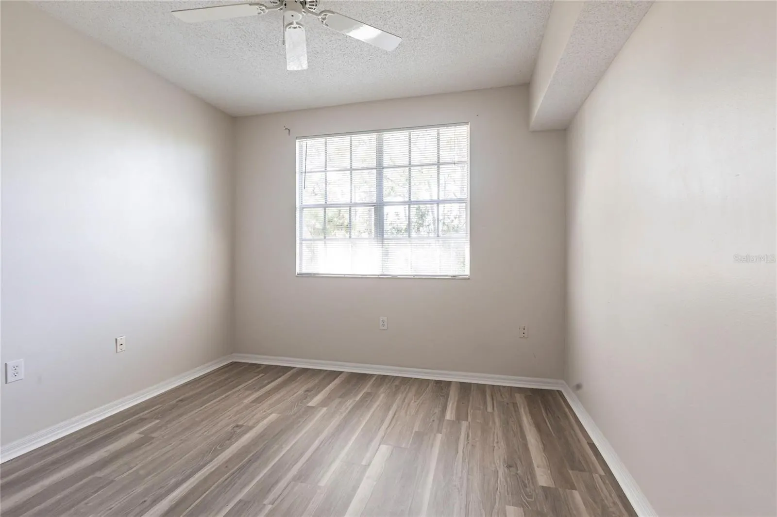 5600 BENTGRASS DR #8-302, #8-302