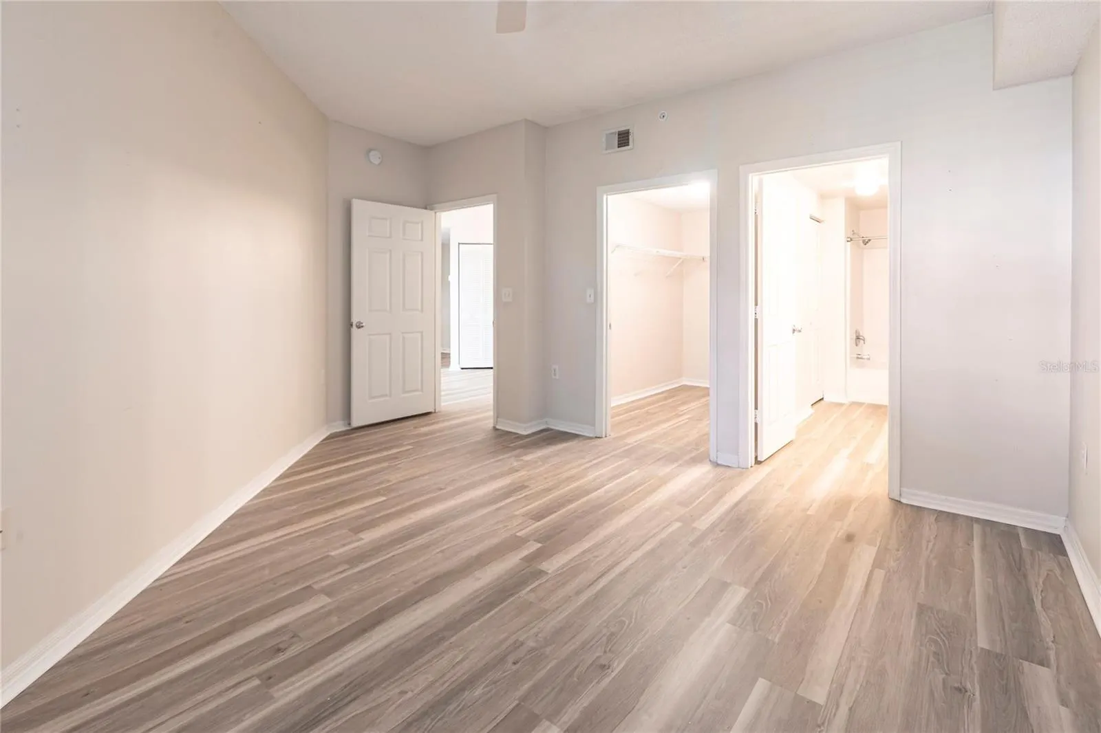 5600 BENTGRASS DR #8-302, #8-302