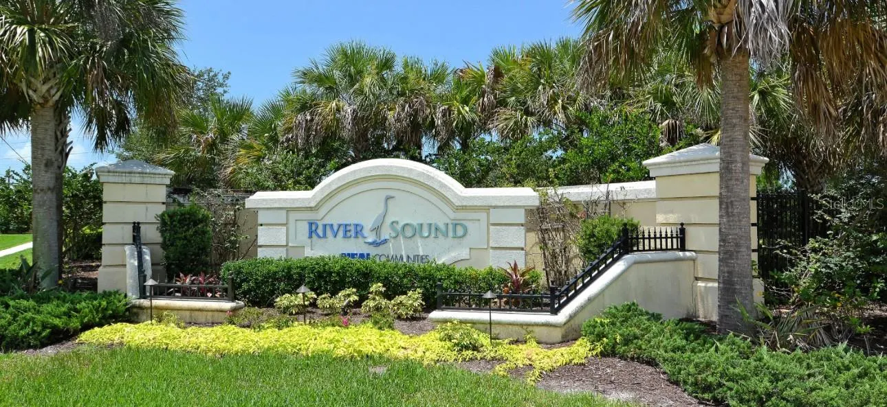 5320 AQUA BREEZE DR