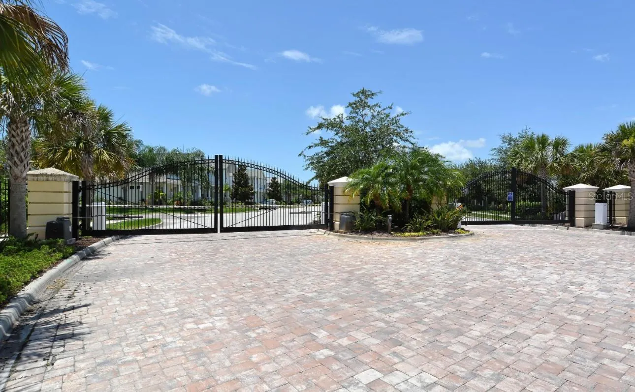 5320 AQUA BREEZE DR