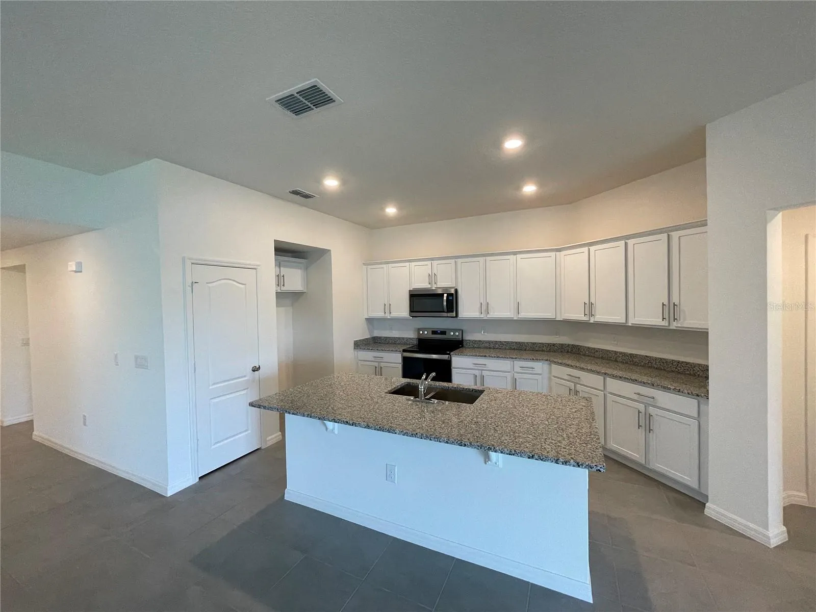 1226 AUGUSTUS DR