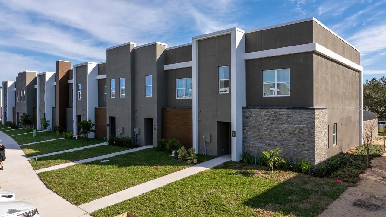 2575 SANTORINI DR