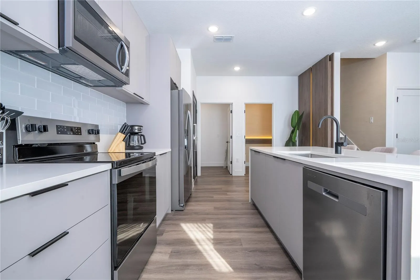 2575 SANTORINI DR