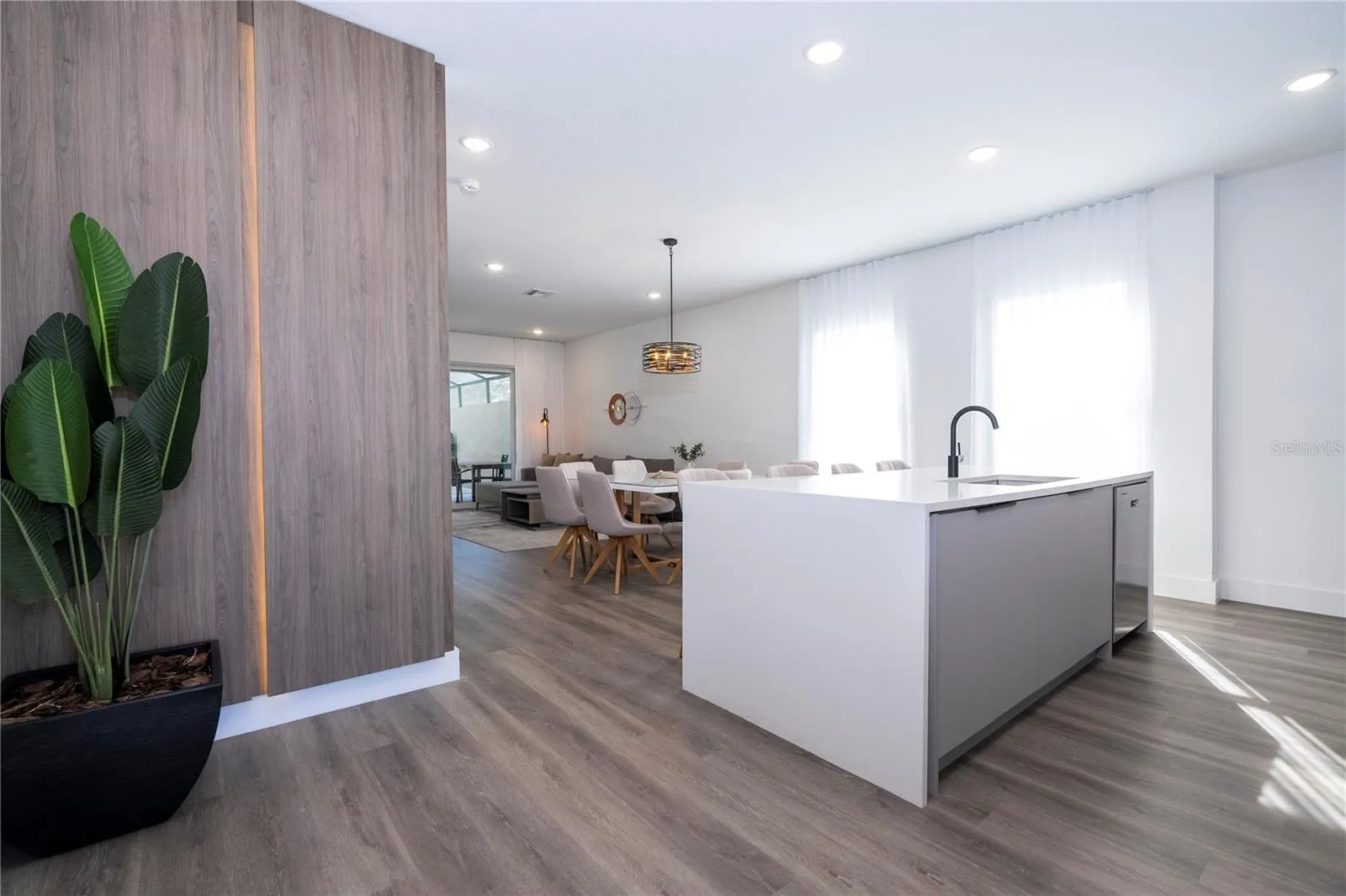 2575 SANTORINI DR