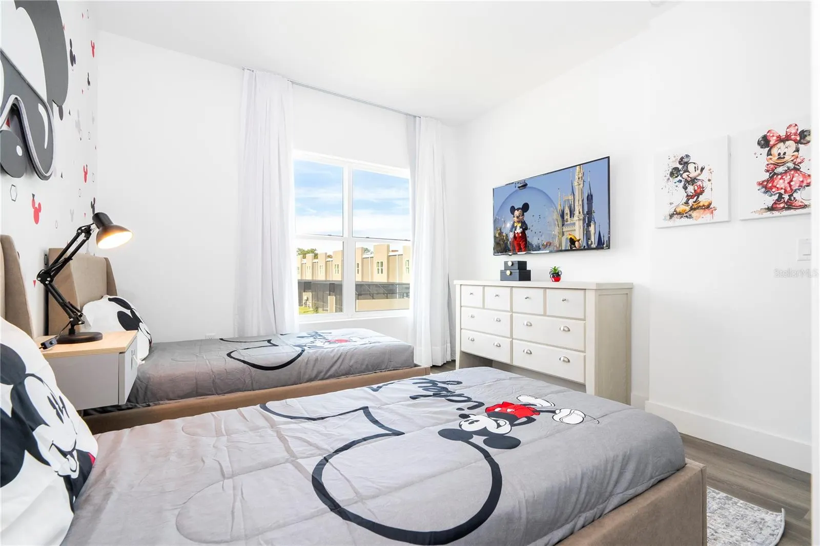 2575 SANTORINI DR