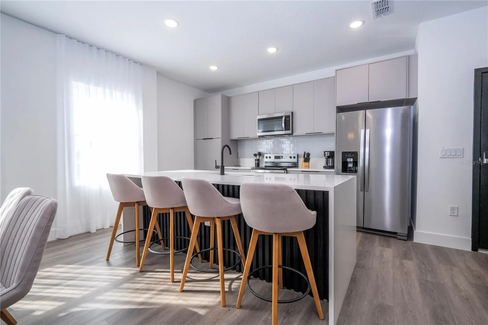 2575 SANTORINI DR