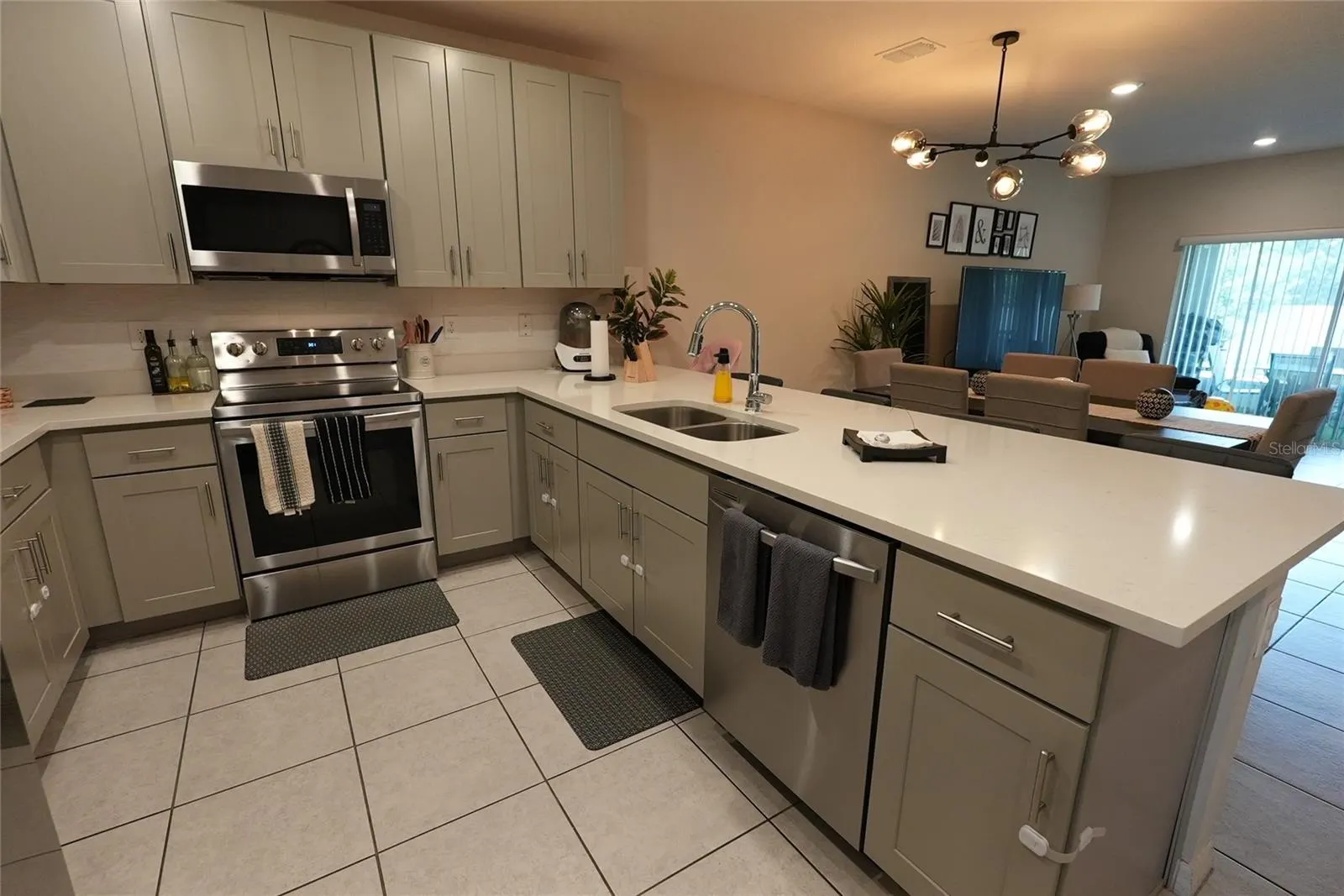 4781 CORAL CASTLE DR