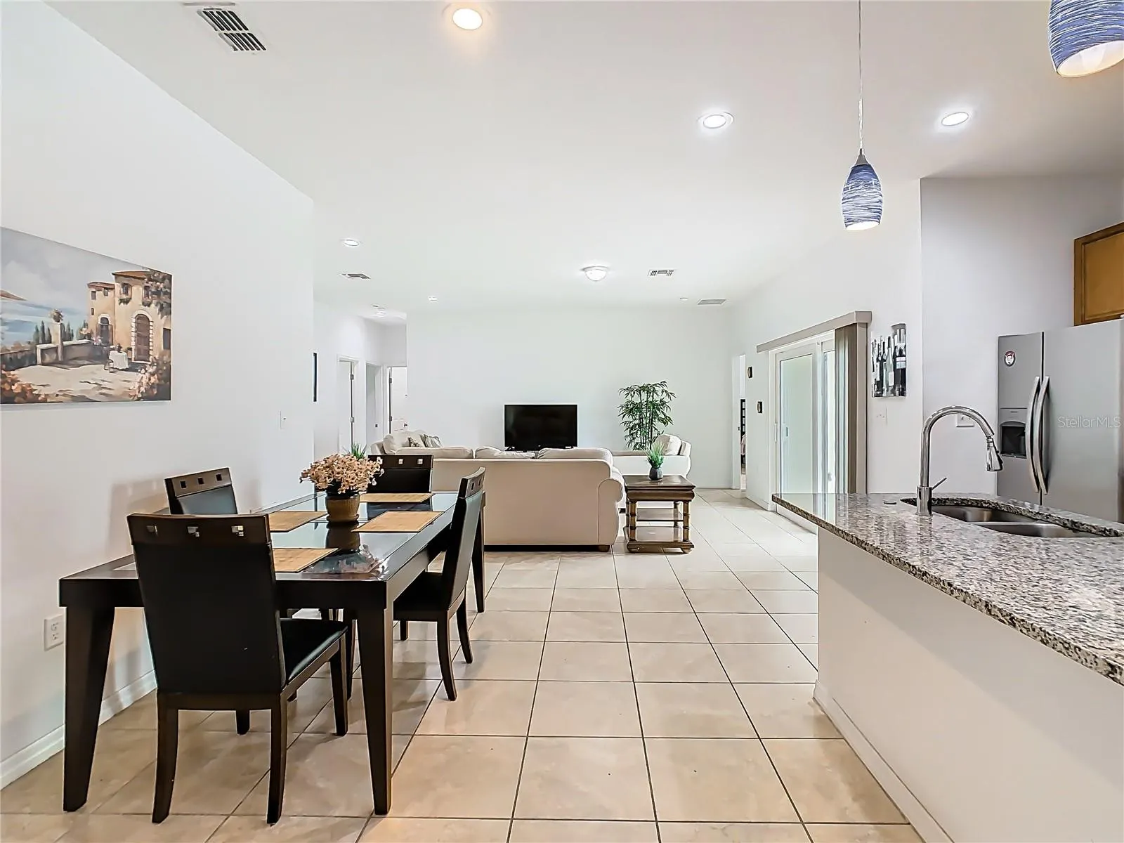 425 SPIKE CT