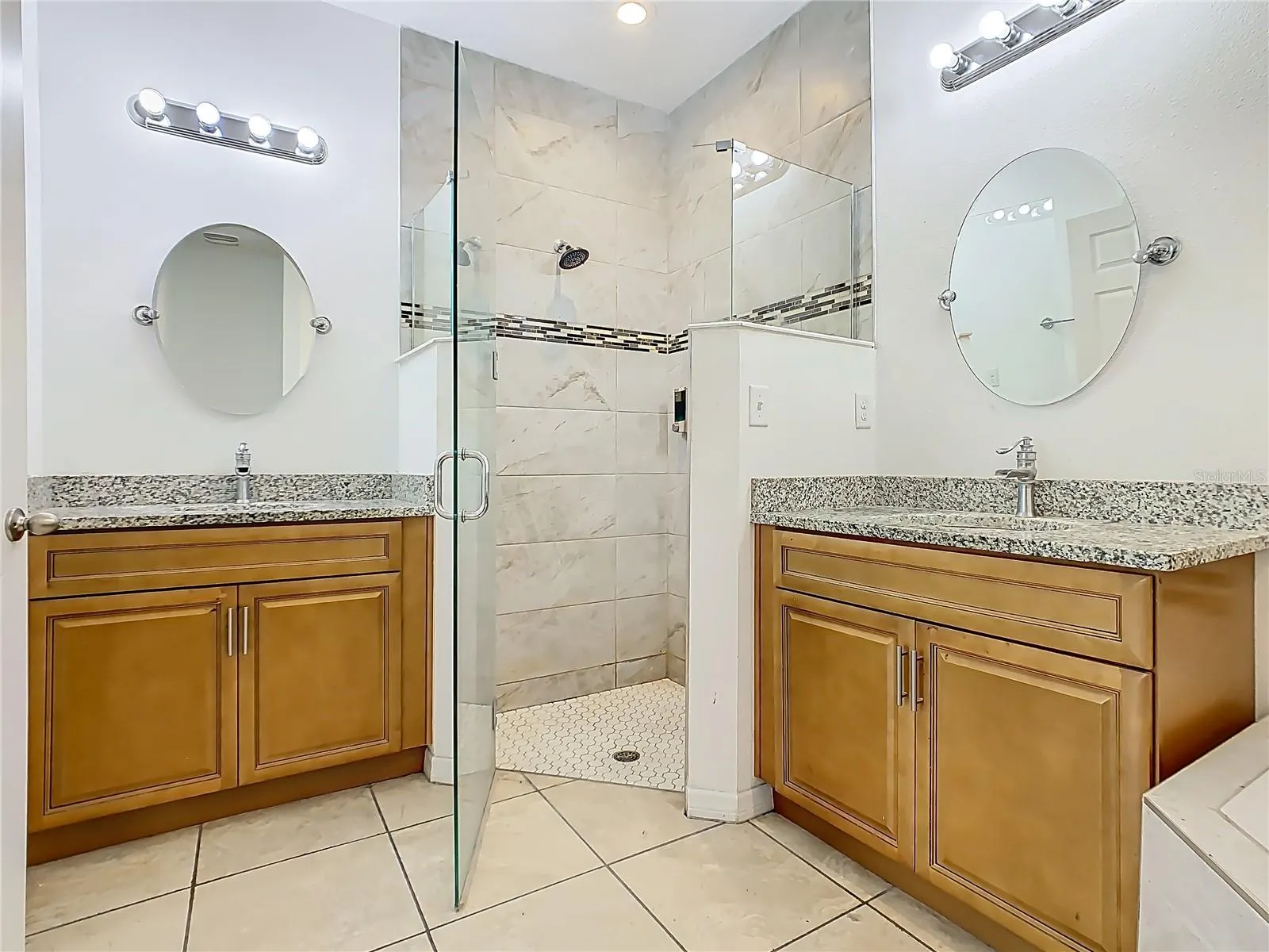 425 SPIKE CT