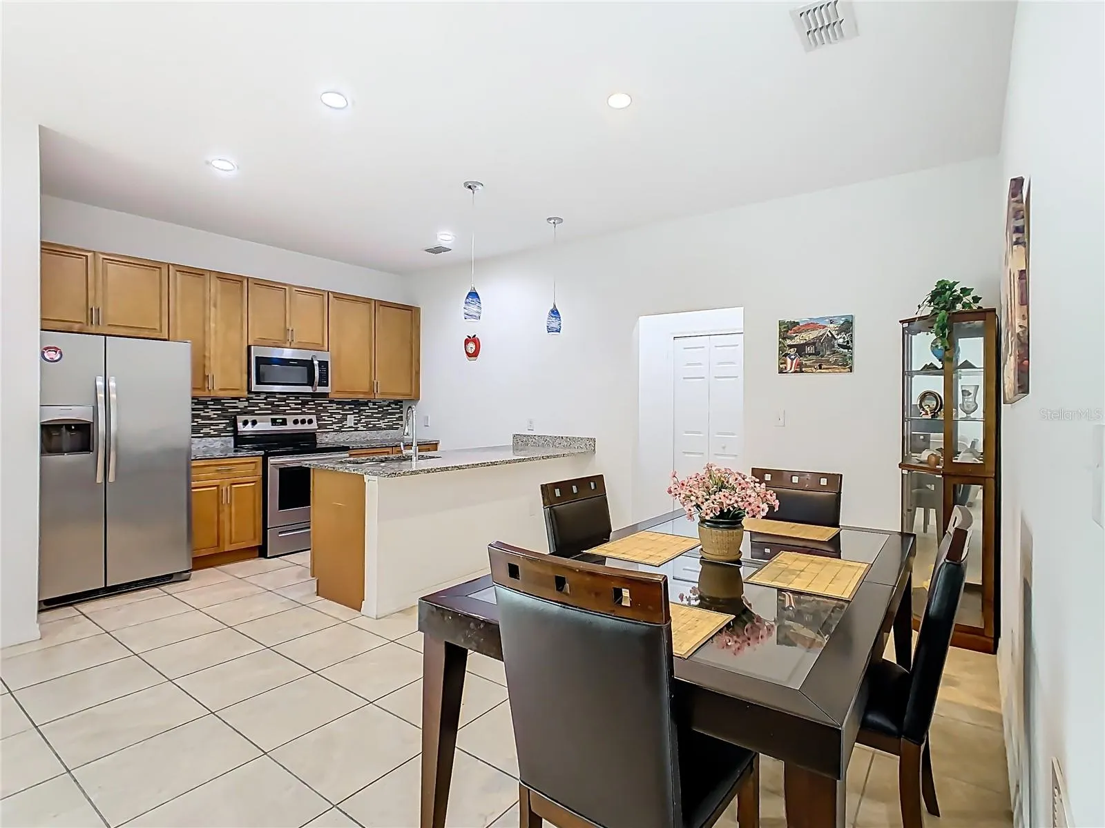 425 SPIKE CT