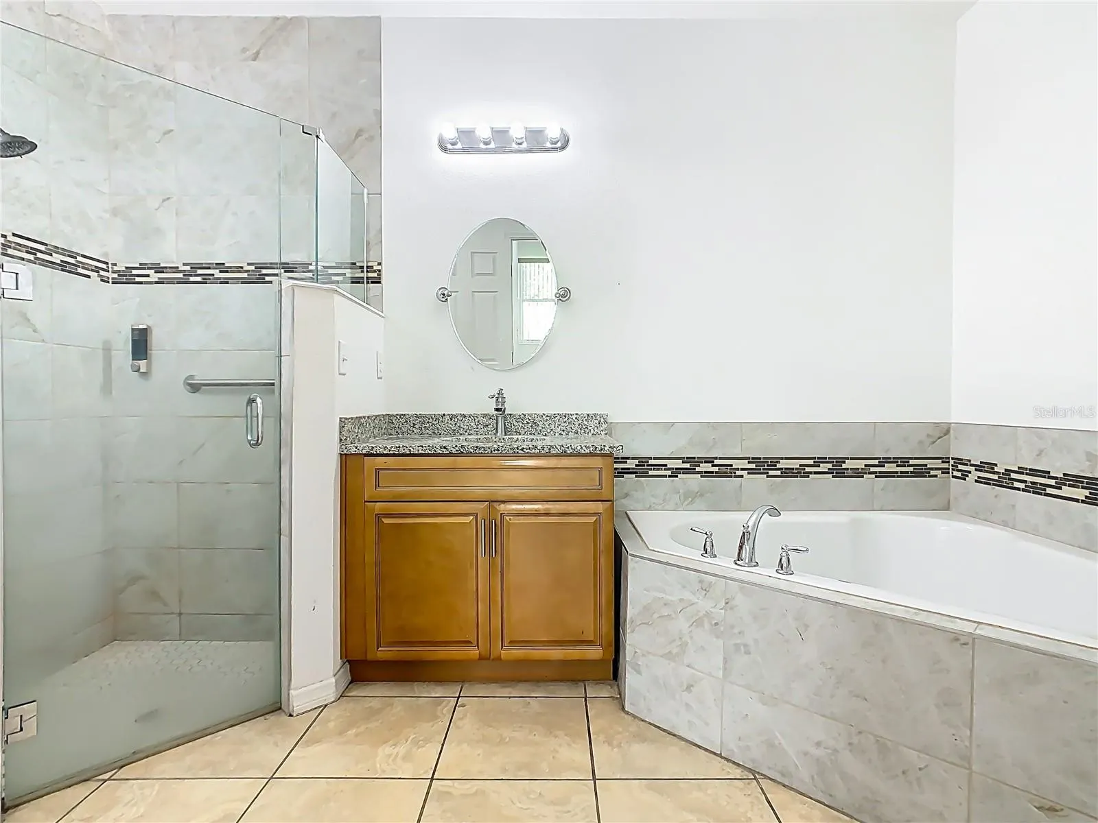 425 SPIKE CT
