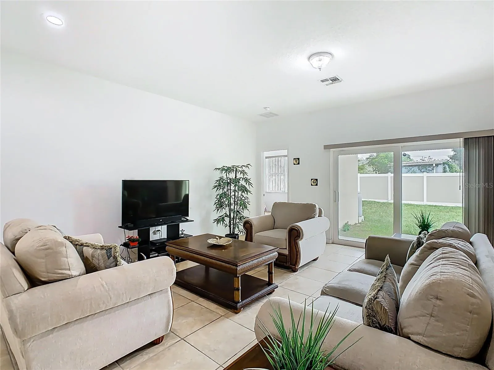 425 SPIKE CT