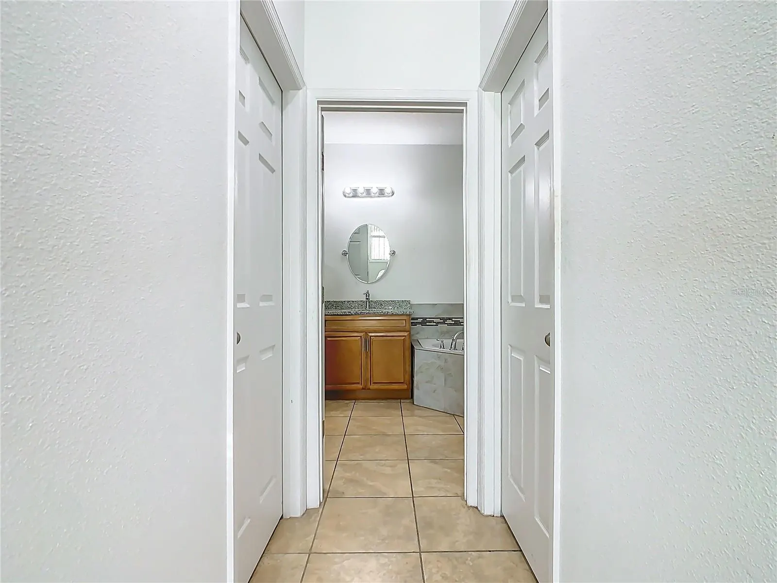 425 SPIKE CT