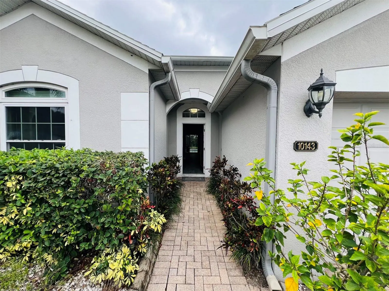10143 SHADOW CREEK DR