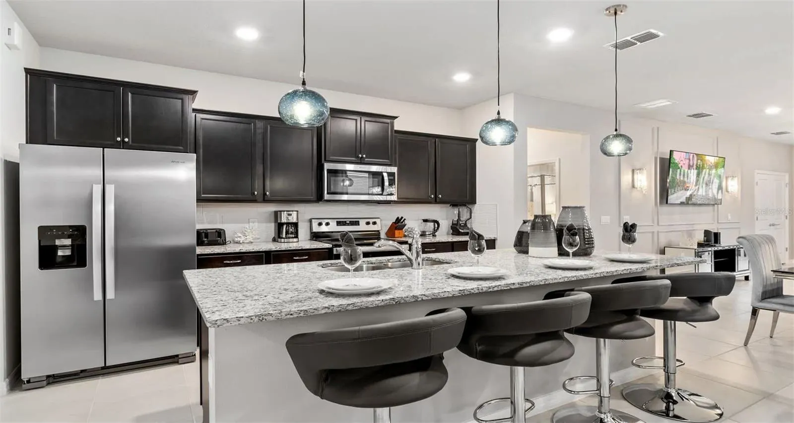 2303 LELANI CIR