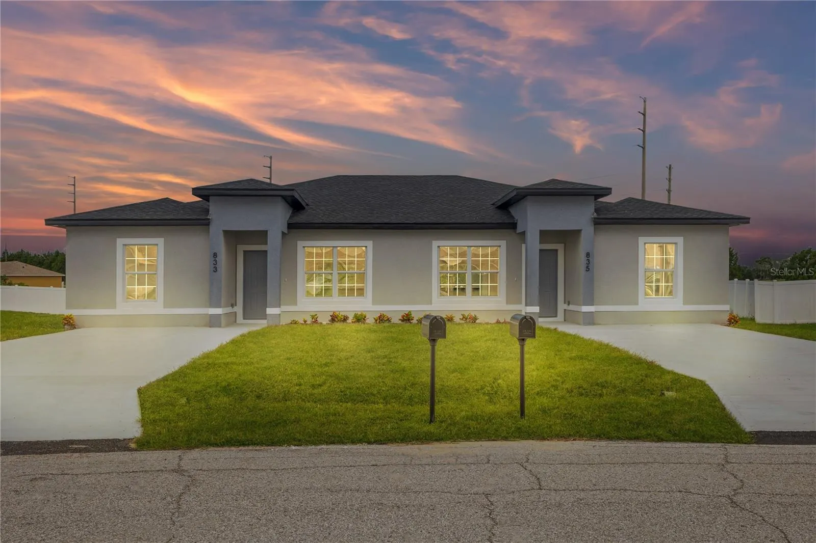 906 FRASER DR