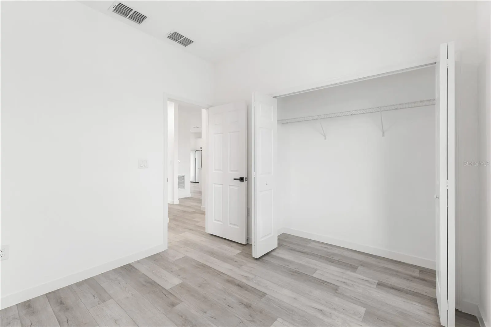 906 FRASER DR