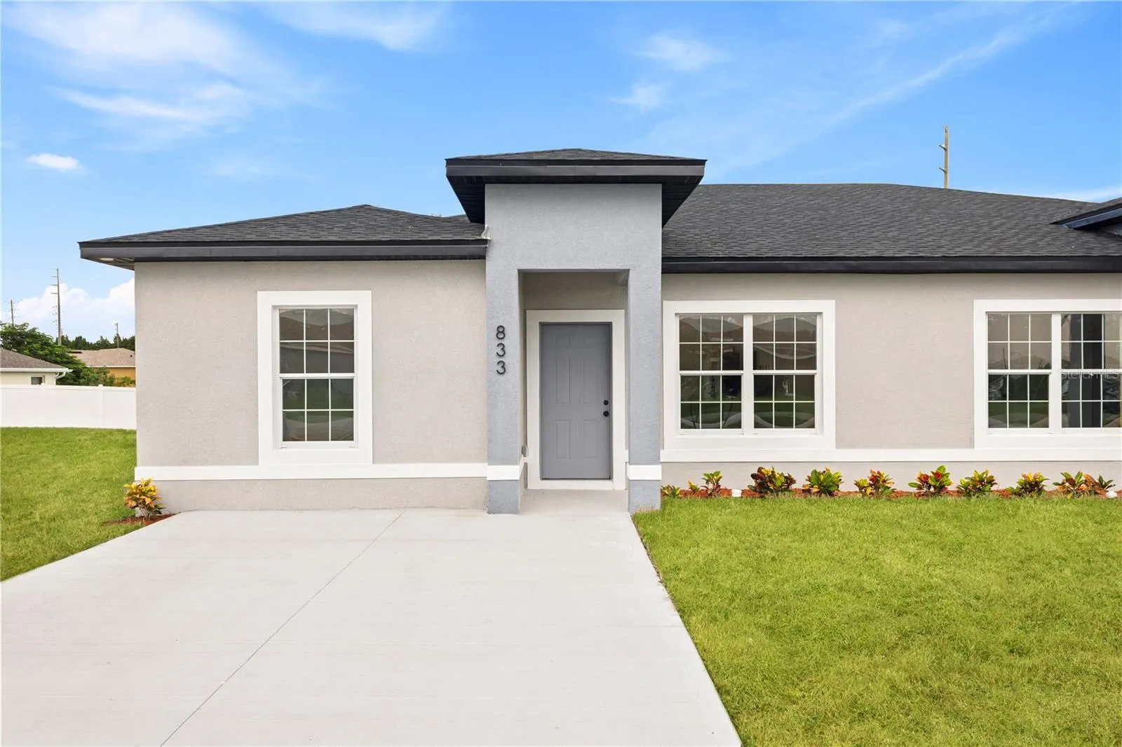 906 FRASER DR
