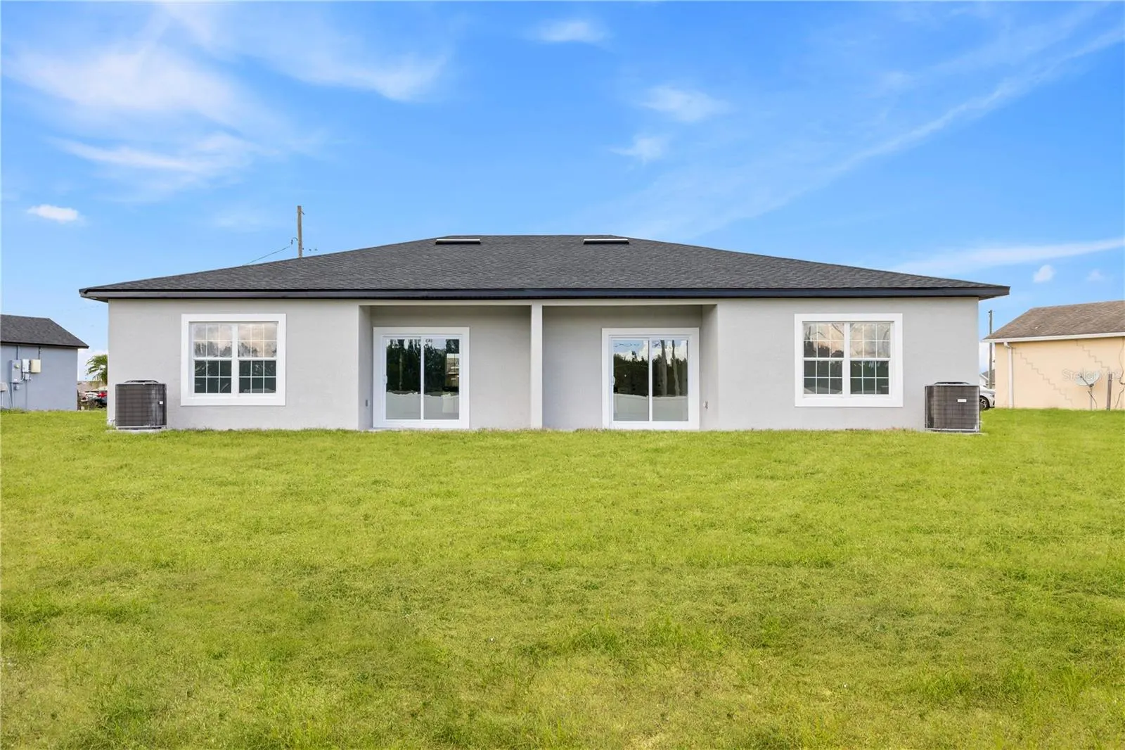 906 FRASER DR