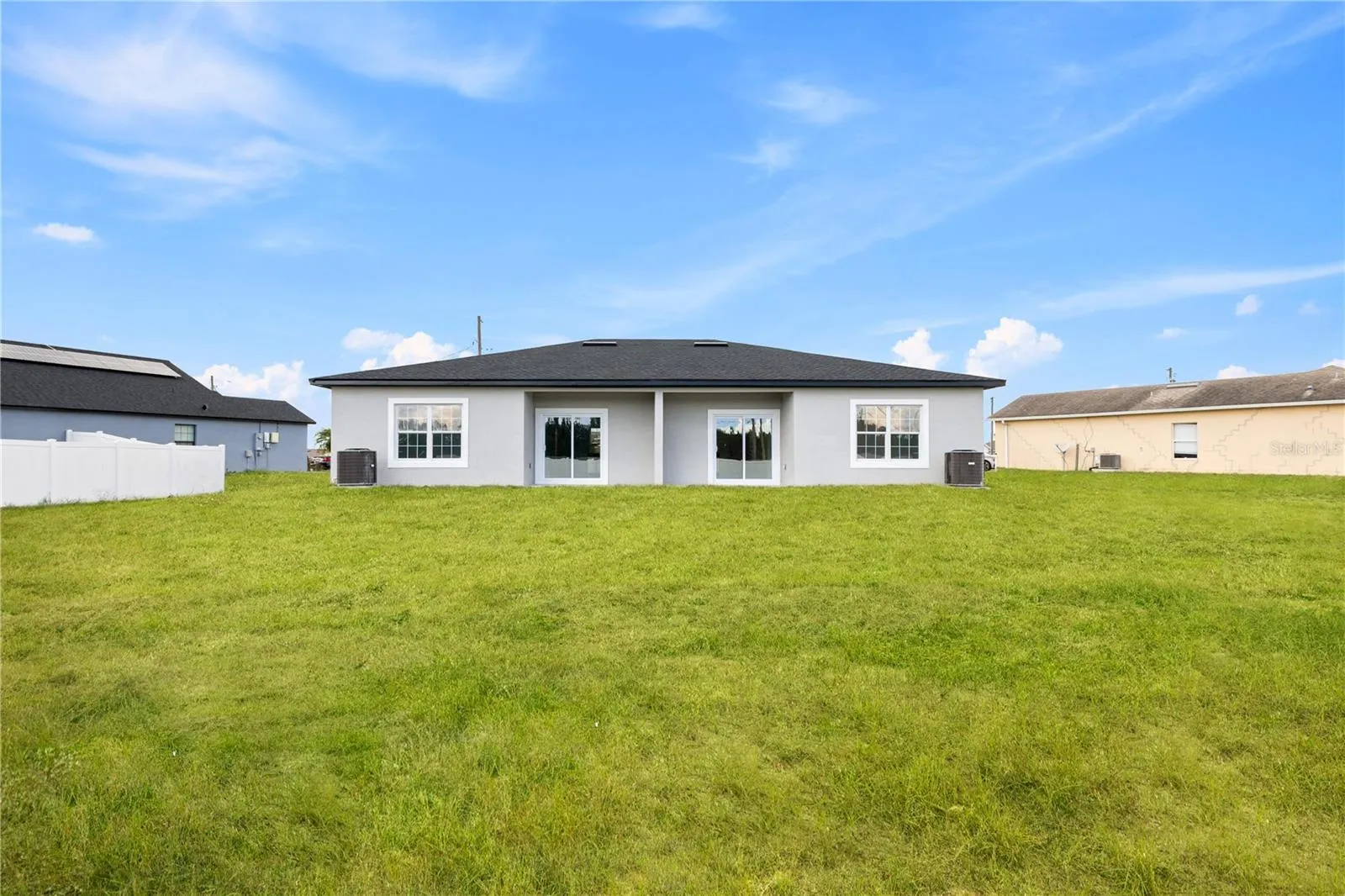 906 FRASER DR
