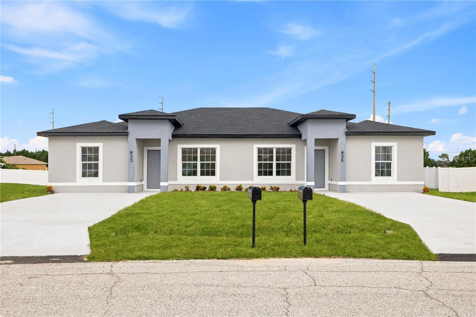 906 FRASER DR
