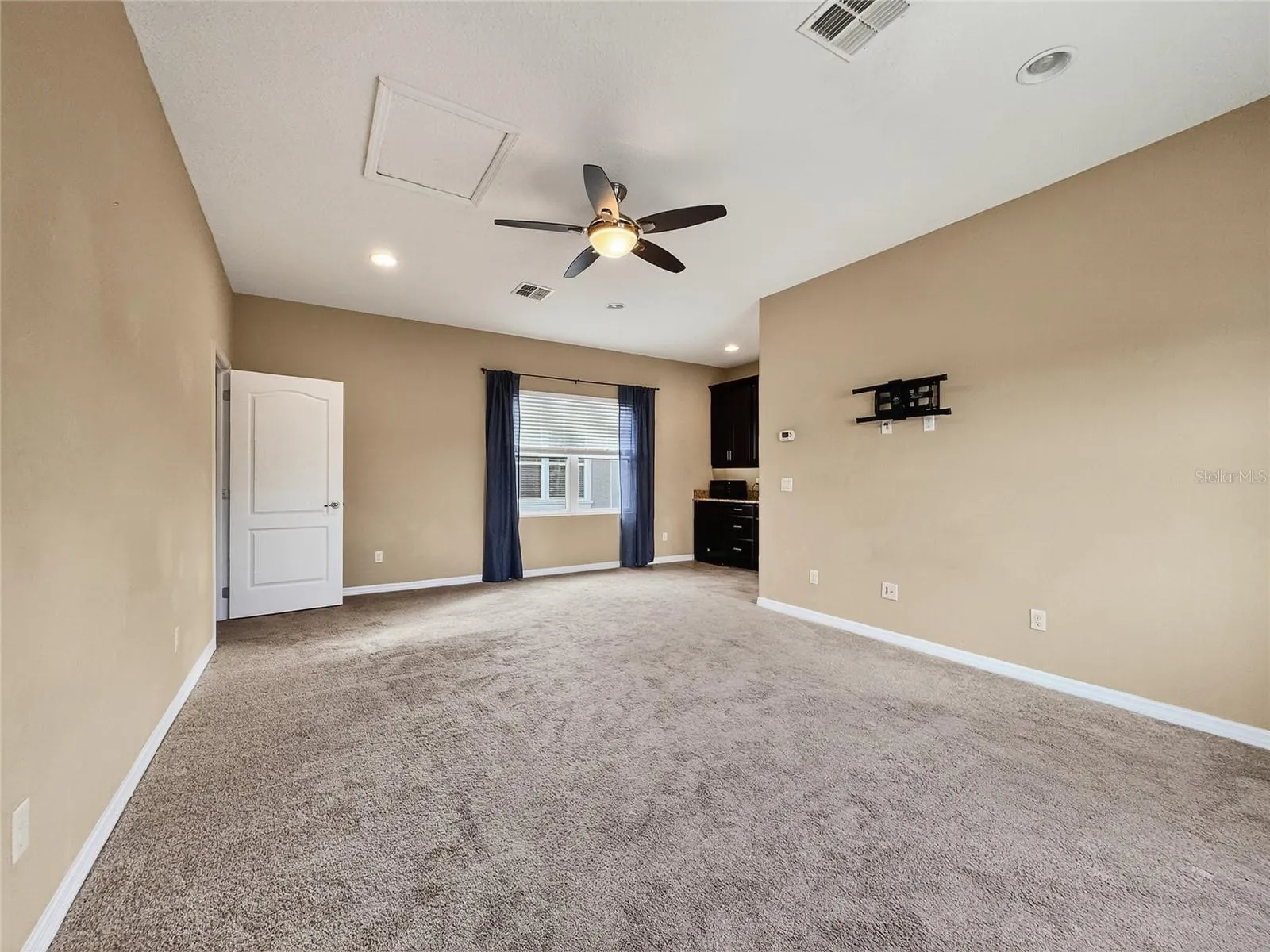 5518 THOMAS SQUARE DR