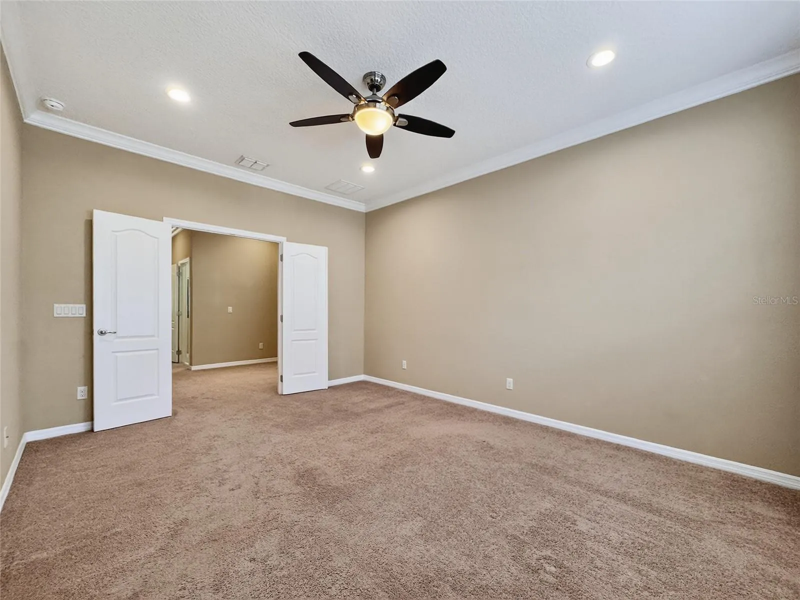 5518 THOMAS SQUARE DR