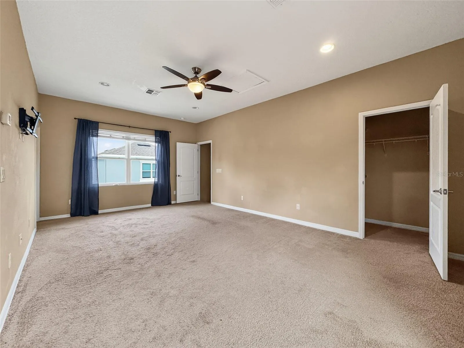 5518 THOMAS SQUARE DR