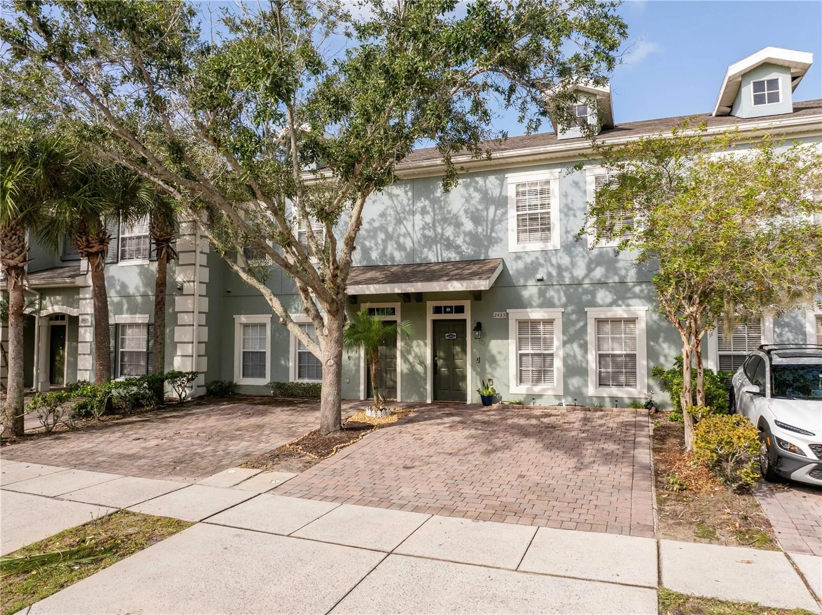 2433 CARAVELLE CIR