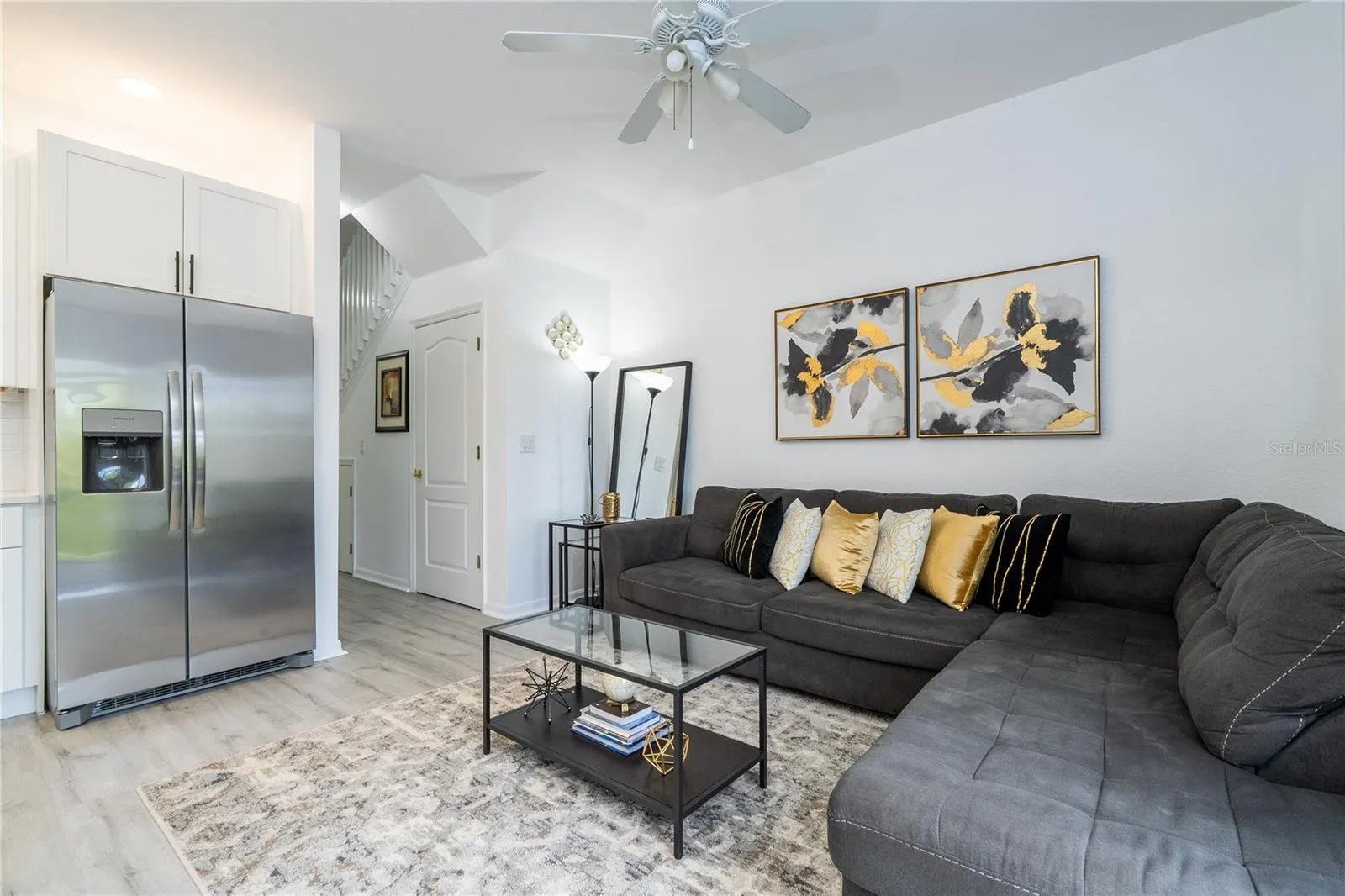 2433 CARAVELLE CIR