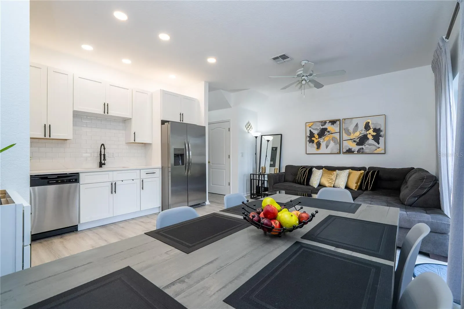 2433 CARAVELLE CIR